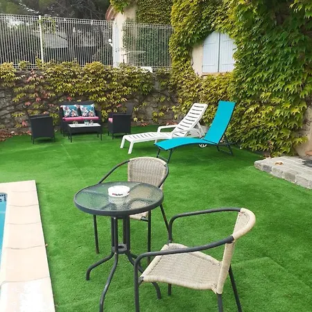 Superbe Grand Studio Tout Confort Avec Exterieur Poussan Exterior photo