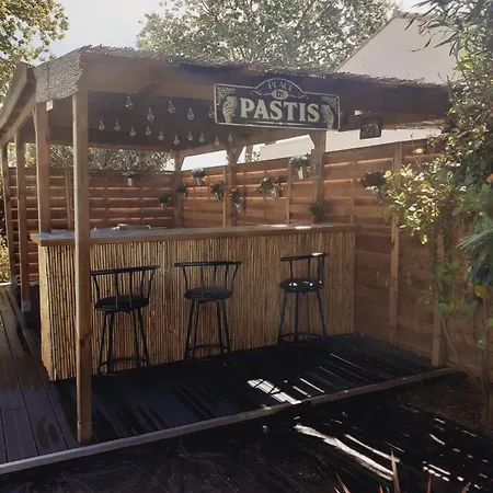 Superbe Grand Studio Tout Confort Avec Exterieur Poussan Exterior photo